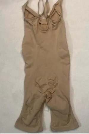 SKIMS Mid Thigh Sculpting Bodysuit S/M thumbnail 4