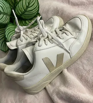 VEJA - Sneakers Shoes Women’s Size 6 thumbnail 1