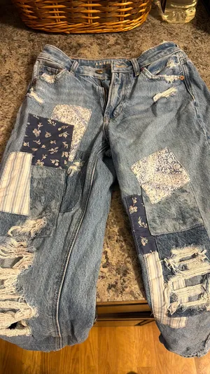 American Eagle Jeans Mom thumbnail 1