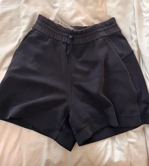 Lululemon Shorts thumbnail 1
