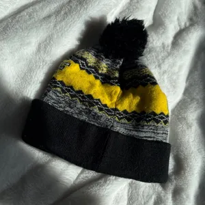 Harry Potter Hufflepuff Knit Pom Beanie Hat Black Yellow Warner Bros OS thumbnail 7