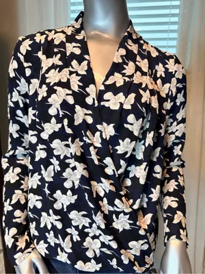 Ann Taylor Floral Wrap Blouse Small Navy Blue Black White V-Neck 3/4 Sleeve thumbnail 2