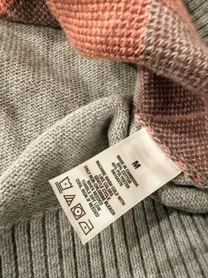 NWT Aeropostale Size M Gray Coral V Neck Argyle Cropped Stretch Sweater Vest thumbnail 8