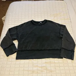 H&M Black Oversized Sweatshirt thumbnail 2