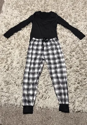 Pajama Set thumbnail 1