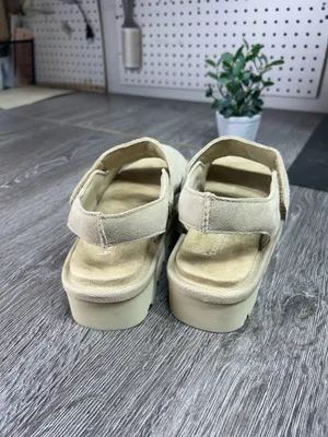Koolaburra by UGG Tizz suede sandals women’s Sz 9.5 thumbnail 4
