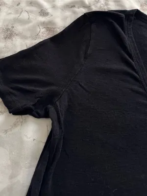 Banana Republic Black 100% linen Short-Sleeve V-Neck Knit t-shirt, size XS thumbnail 8