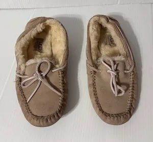 UGG SN 5612 Dakota sand suede sheepskin-lined slippers women size 7 thumbnail 1