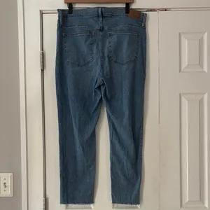 Madewell The Perfect‎ Vintage Distressed Denim Jeans Size 33 Cropped EUC thumbnail 2