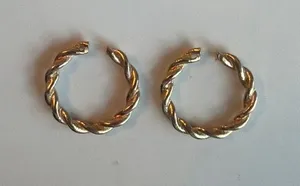Twisted gold hoop earrings H&M thumbnail 2