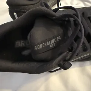 Like New Brooks Adrenaline GTS 24 Running Shoes 8 Wide (D) thumbnail 6