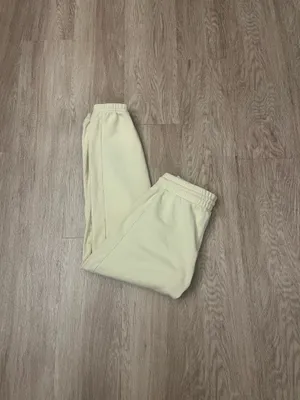 aritzia sweatpants  thumbnail 3