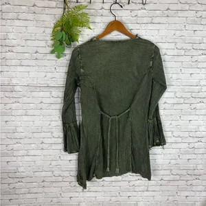 Vintage Y2K does 90’s Green Boho Crinkle Blouse thumbnail 4
