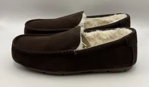 Koolaburra by UGG Tipton‎ Men's slippers, 1105893 Size 10 Chocolate thumbnail 1