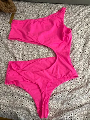 SKIMS Size 3X fits everybody one shoulder cut out bodysuit - neon pink NWT thumbnail 2