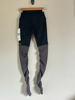 ALO Yoga Goddess Ruched Legging Size XS NEW thumbnail 3