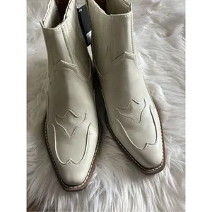 Forever 21 white booties cowgirl, cowboy size 6 thumbnail 2