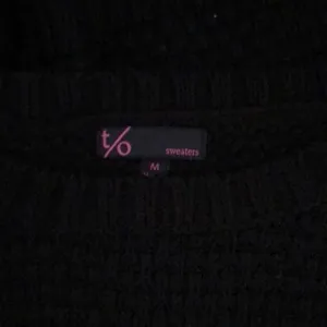 5/$30 🎈 Takeout medium black cropped sweater‎ thumbnail 3