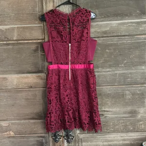 Romeo & Juliet Couture wine-colored lace‎ cutout dress Size Medium Crochet thumbnail 5