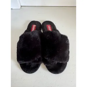 Sorel women's black Sorel Go Mail‎ Run fuzzy slippers size 9 thumbnail 3