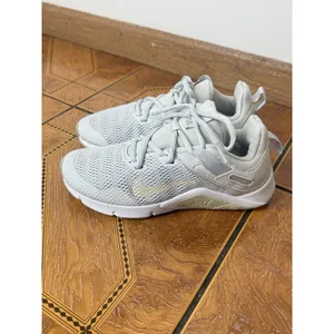 Nike Legend Essential Women’s Training Shoes Gray White CD0212-022 Size 5 thumbnail 2