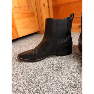 J.Crew Womens Black Leather Chelsea Ankle Boots Pointed Toe AB131 Low Block Heel thumbnail 9