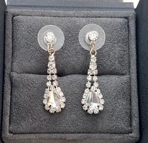 Beautiful Rhinestone Drop Earrings - In perfect condition! 💎 🤍 thumbnail 1