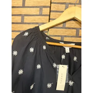 Adiva Black And White Floral Embroidered Cotton Top Size 1X‎ thumbnail 3