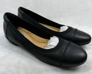 Clarks‎ Sara Bay Black Leather Ballet Flats Ultimate Comfort Round Toe Shoes 8M thumbnail 1