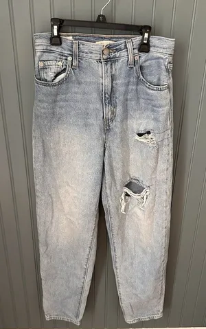 Levi's‎ Premium Jeans Women's Sz 26 Blue Denim High Rise Loose Taper Light Wash thumbnail 1