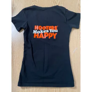 B75 #10 Hooters Girl Worn V-Neck T-Shirt Black size Xs thumbnail 3