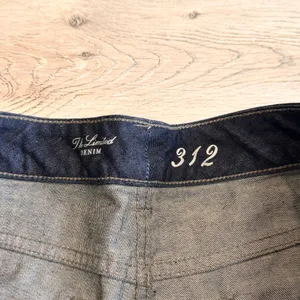 The Limited Denim 312 Womens Dark Wash‎ Crop Jeans Size 10 thumbnail 5