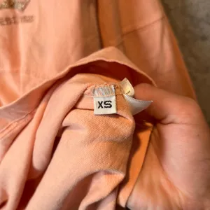Disneyland‎ Resort Spirit Jersey Shirt Adult XS Peach Coral Gold Glitter Disney thumbnail 4