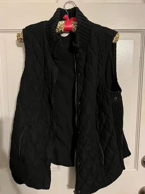 Stylish Black Quilted Vest with Pockets Size L thumbnail 2