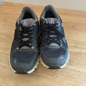 ON Cloud Women's Cloudflyer Running Shoes Black White‎ Gray 6 US Nice Shape thumbnail 2