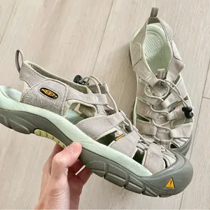KEEN Women's Newport H2 Hiking Shoes C387 thumbnail 1