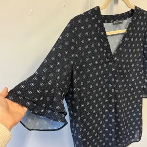 Adrianna Papell Navy Blue Floral Tiered Bell Sleeve V-Neck Blouse Top Small thumbnail 4