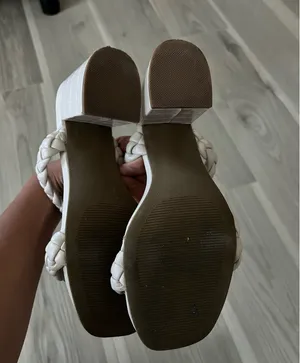 DV by Dolce Vita Cream Chunky Heels thumbnail 4