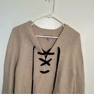 Marled Reunited Women's Sz Medium Lace Up V-Neck Sweater Beige Black Wide Sleeve thumbnail 2