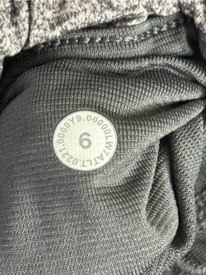 Lululemon Hotty Hot Short II Long 4" Size 6 thumbnail 5