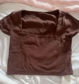 Brown tee shirt Size M thumbnail 1
