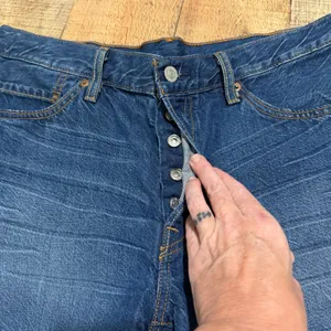 Levi's 501 Women's Dark Denim 100% Cotton Button Fly Shorts Sz 31 Festival Boho thumbnail 2