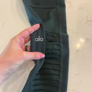 Alo Yoga High Waisted Moto‎ Leggings Green Size Small thumbnail 6