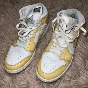 Nike Air Jordan 1 Phat White Wolf Golden Swoosh High Cut Sneaker Size 8 thumbnail 3
