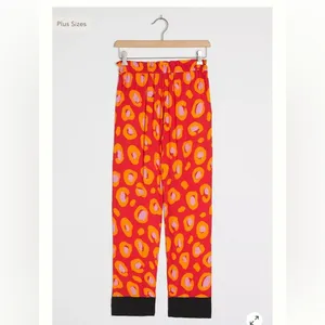 ANTHROPOLOGIE Farm Rio Hestia Leopard Print Jogger Pants Crop Animal Red thumbnail 10