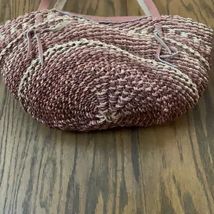 Vintage straw purse‎ with leather straps and wood detail thumbnail 3