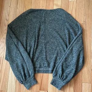 H&M Shirt Womens Medium Gray Long Sleeve Crew Neck Blouse Flowy Ladies thumbnail 6