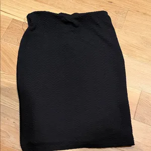 bebe Black Textured Pencil midi‎ Skirt medium nwt thumbnail 1
