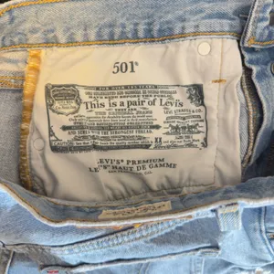 532 | Levi's 501 Original Womens High Rise Distressed Denim‎ Shorts Light Wash thumbnail 13