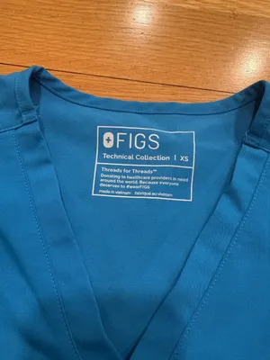 Figs Size Extra Small (XS) V-Neck Scrub Top with Chest Pocket thumbnail 3